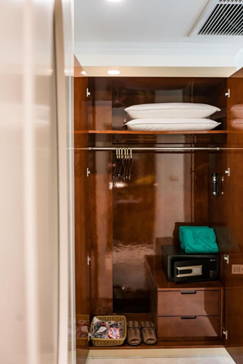 إل كاي إميرالد بيتش باتايا المظهر الخارجي الصورة A wardrobe