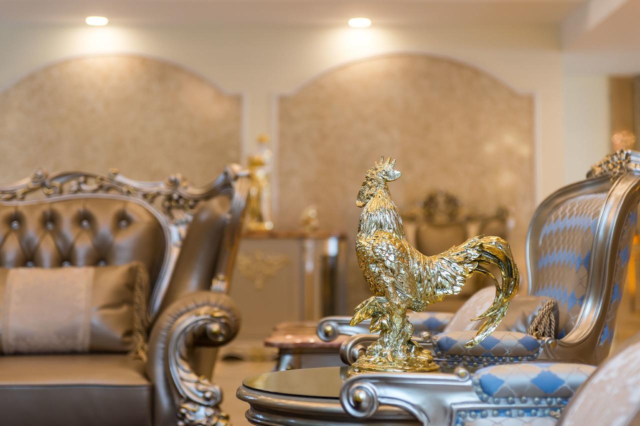 إل كاي إميرالد بيتش باتايا المظهر الخارجي الصورة A golden rooster